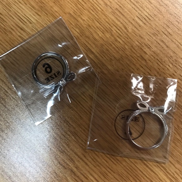 Sterling Silver Ring - Picture 2 of 8